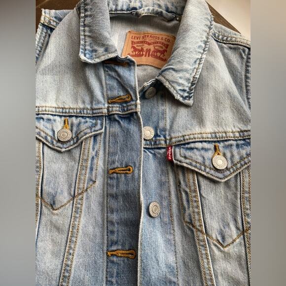 Levi Strauss Women's Petite S Boho Embroidered Distressed Denim Sleeveless Vest - Picture 9 of 11